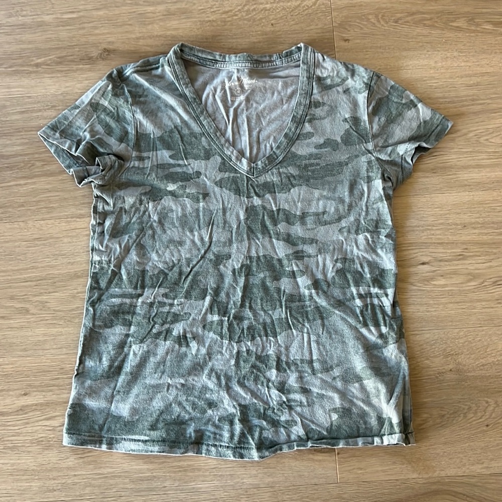 Universal Thread Womens / Girls Camo TShirt size XS
